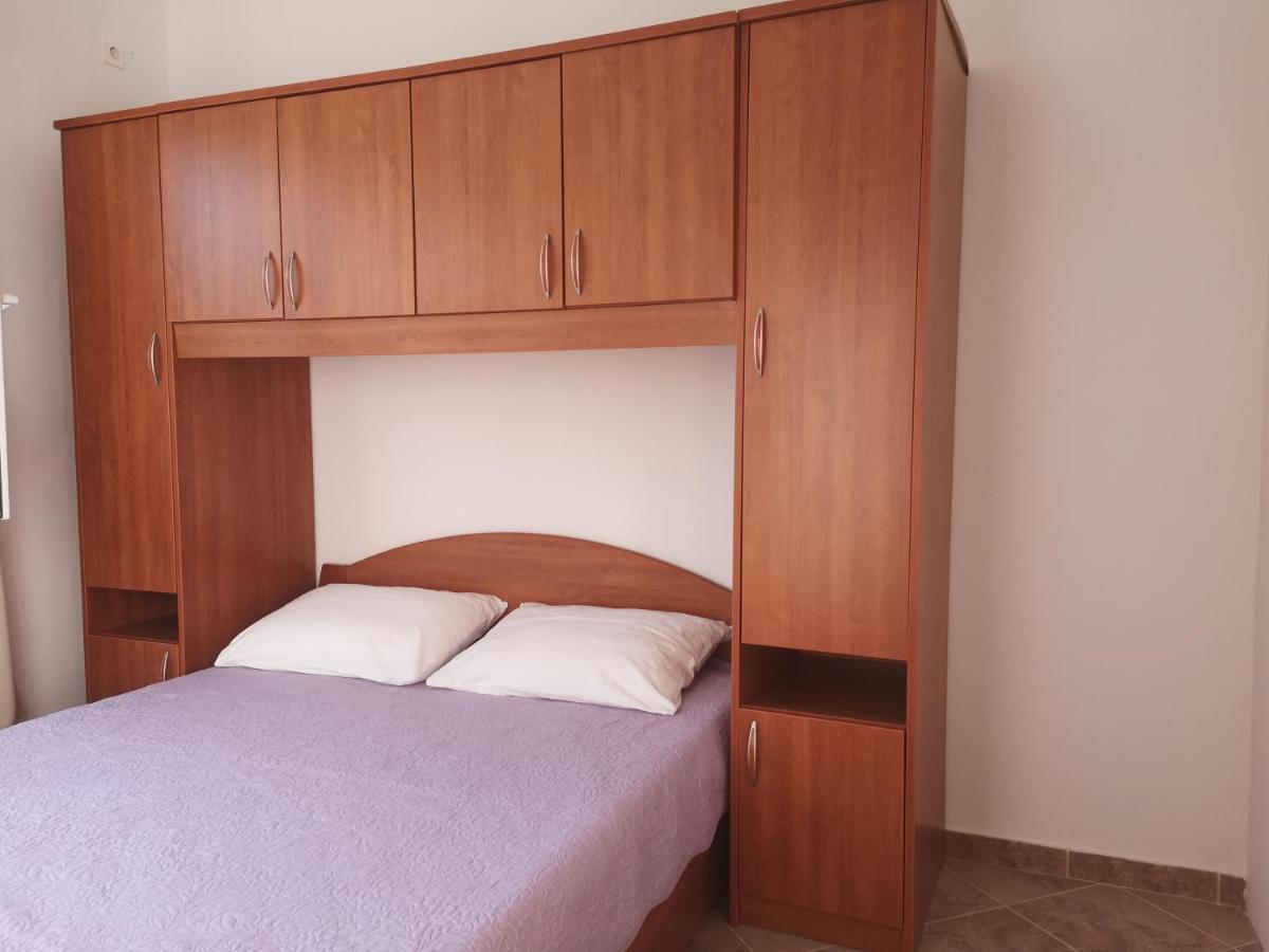 Apartman Nea Nin Exterior photo